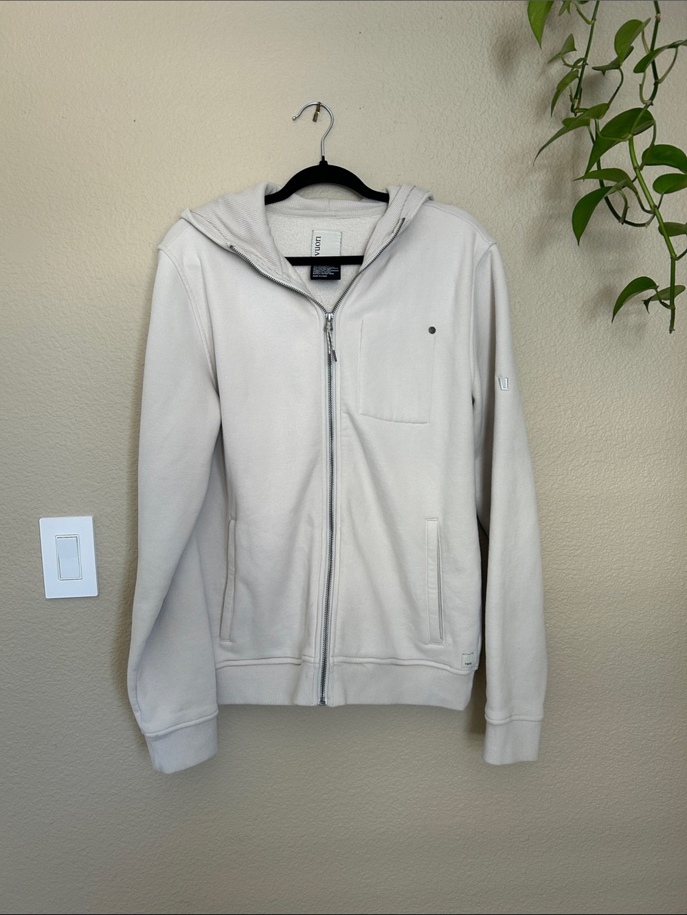 Vuori Men's Full-Zip Hoodie in Light Beige/Gray